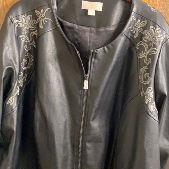 Faux leather jacket SIZE 2X New Without Tags pit to pit 48” Len. 25/26 - Picture 3 of 8